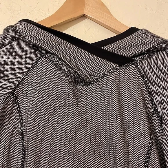 Lululemon pull over hoodie - Picture 4 of 9